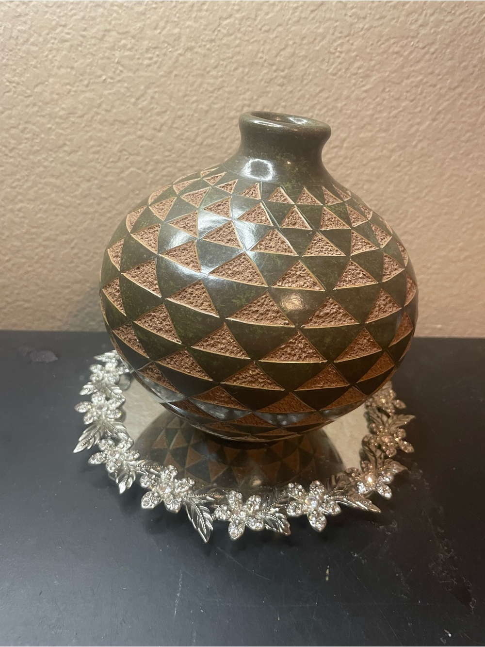 Signed San Juan de Oriente sgraffito Geometric Pottery Vase From Nicaragua